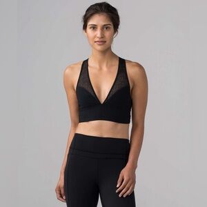 Lululemon Twist & Train Bra in black with mesh panels size 8